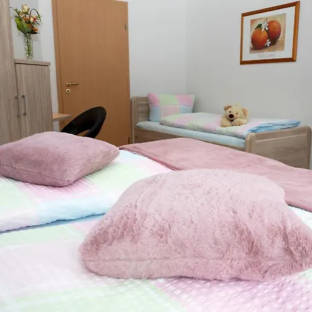 Zum Kreuzberg 호텔