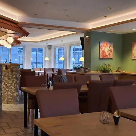 Zum Kreuzberg ホテル 3*