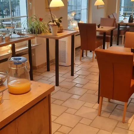 Zum Kreuzberg ホテル 3*