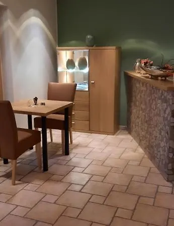 Zum Kreuzberg 3*