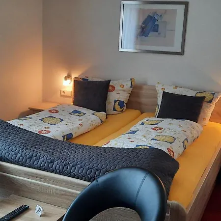 Zum Kreuzberg Hotel 3*