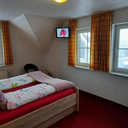 Zum Kreuzberg 3*