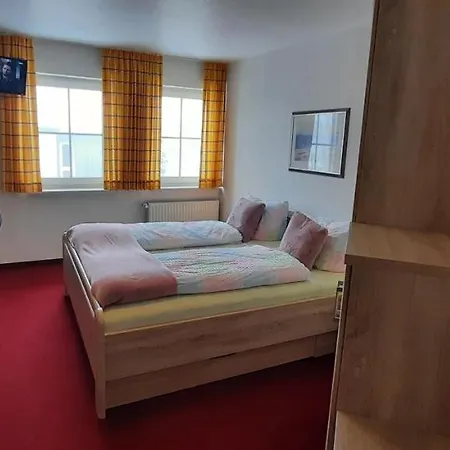Zum Kreuzberg 3*