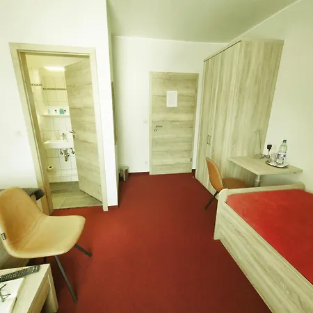 Zum Kreuzberg Hotel 3*