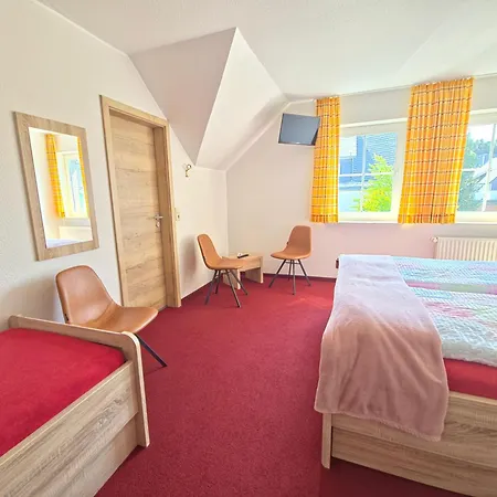 Zum Kreuzberg Hotel 3*
