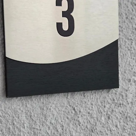 Zum Kreuzberg 3*