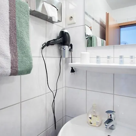 Zum Kreuzberg Hotel 3*