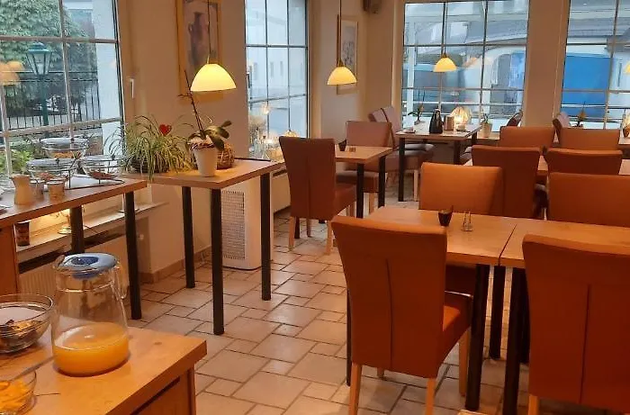 Zum Kreuzberg ホテル 3*