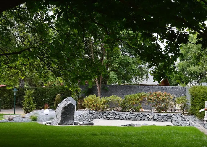 ホテル Zum Kreuzberg 3*